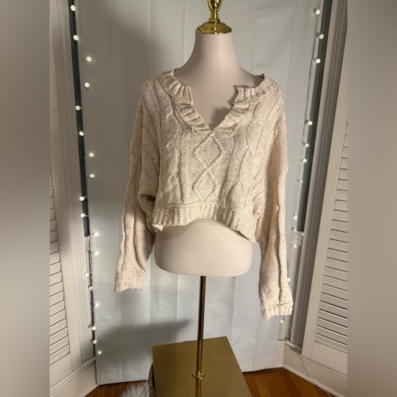 Forever 21 Sweaters - Forever 21 Cream Cable Knit Cropped Sweater Oversized M